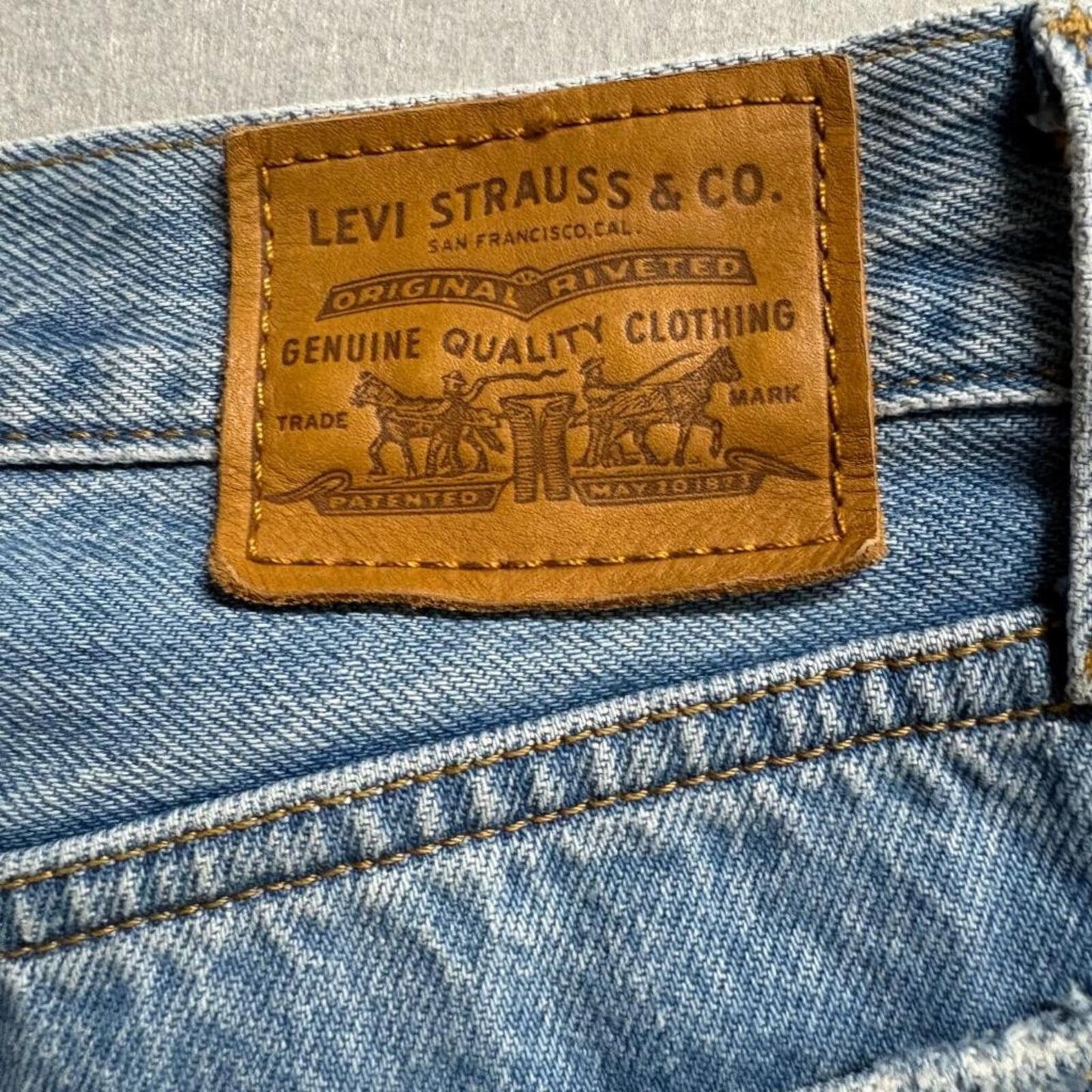 Levi's Premium Wedgie Straight Jeans Womens 23x28 Blue Distressed High Rise