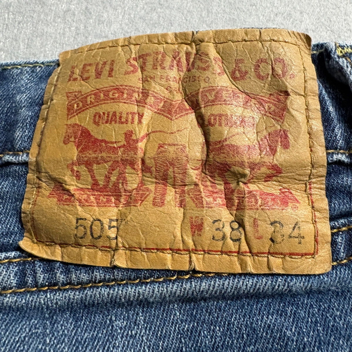 Levi's 505 Regular Fit Jeans Mens 38x34 Blue Denim Medium Wash Straight Leg