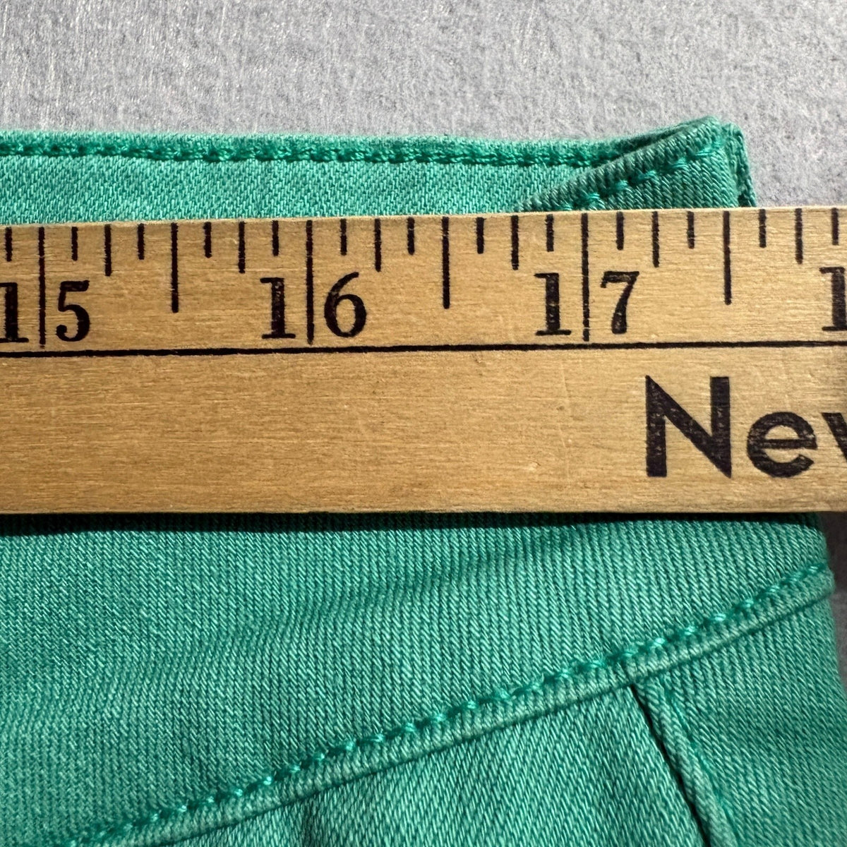 NYDJ Lift Tuck Crop Jeans Womens 14 Green Rhinestone Cuff Stretch Denim Capris
