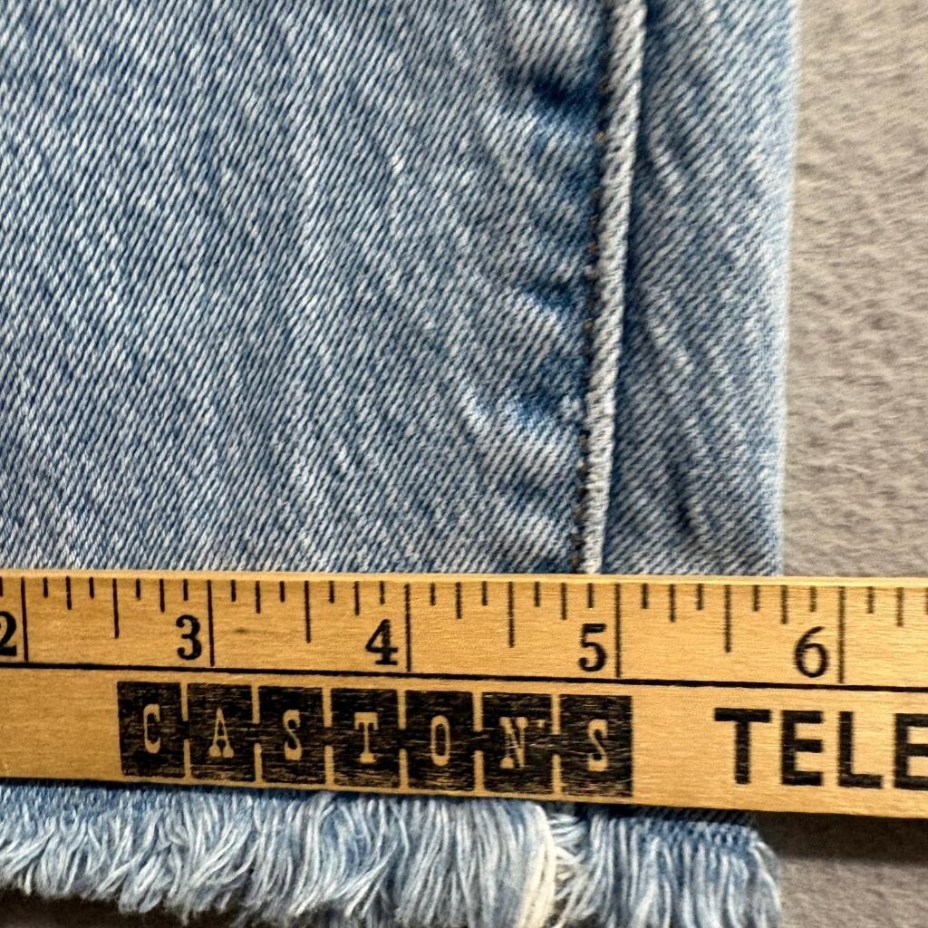 Levis 501 Original Crop Jeans Womens 25 Light Wash Blue Denim Frayed Hem