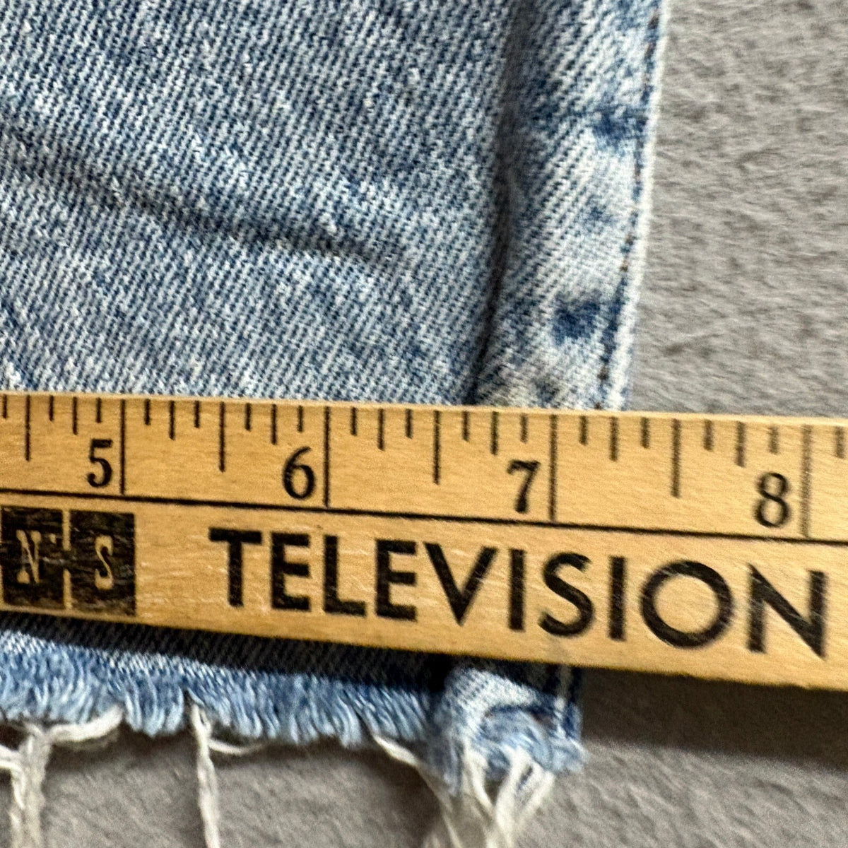 7 For All Mankind Logan Stovepipe Fringe Hem Jeans Womens 25 Light Wash Denim
