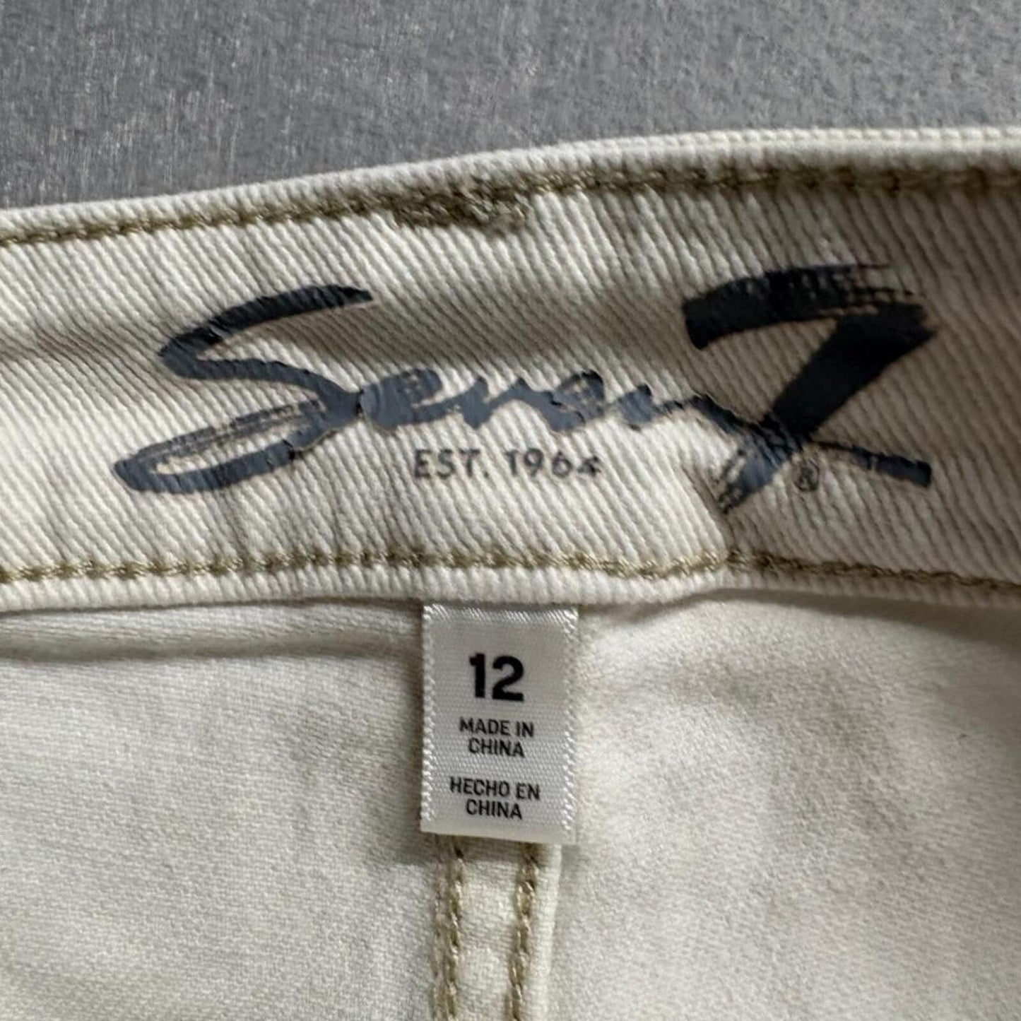 Seven7 Slim Straight Jeans Womens Size 12 Off White Beige Stretch Denim Pants