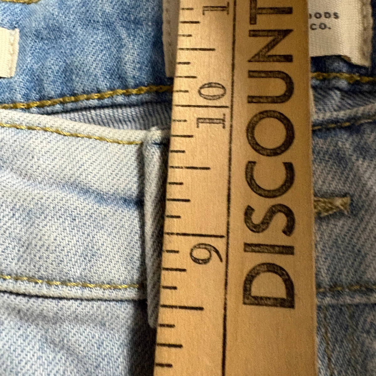 Universal Thread Ankle Bootcut Jeans Womens 6/R Light Wash Raw Hem Stretch Denim