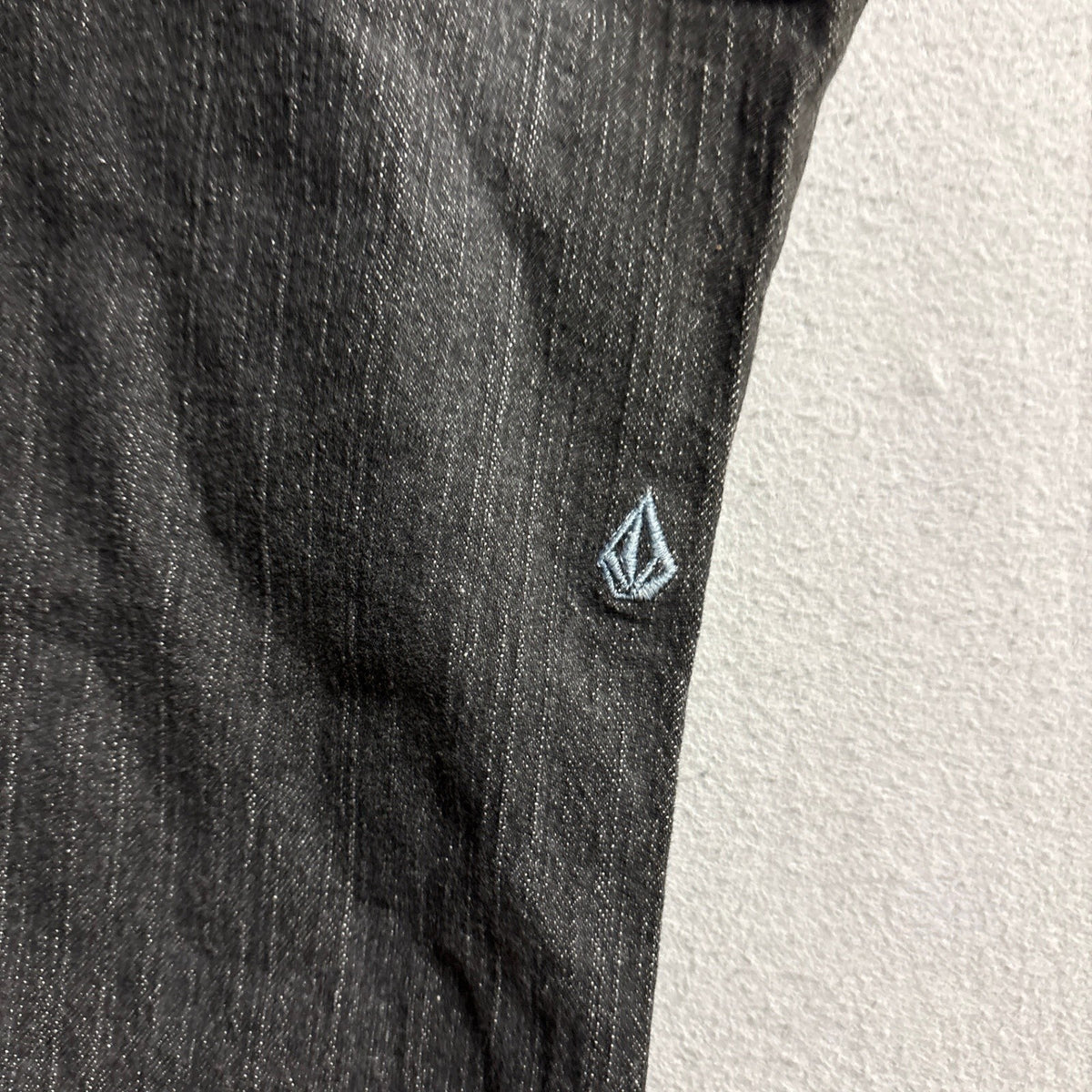 Volcom Solver Modern Straight Jeans Mens 46x30 Black Faded Denim Pants
