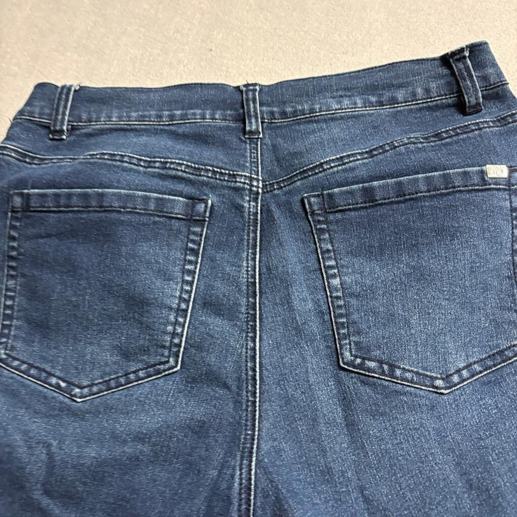 DG2 Diana Gilman Denim Bermuda Shorts Womens Size 10 Blue Stretch Jean Shorts
