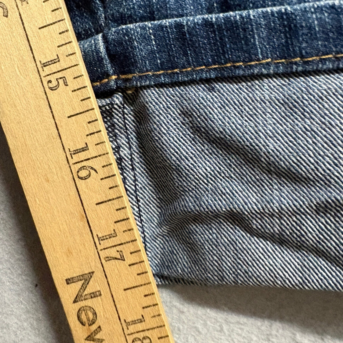 Croft & Barrow Denim Capri Jeans Womens 14 Blue Stretch Cuffed Crop Mid Rise