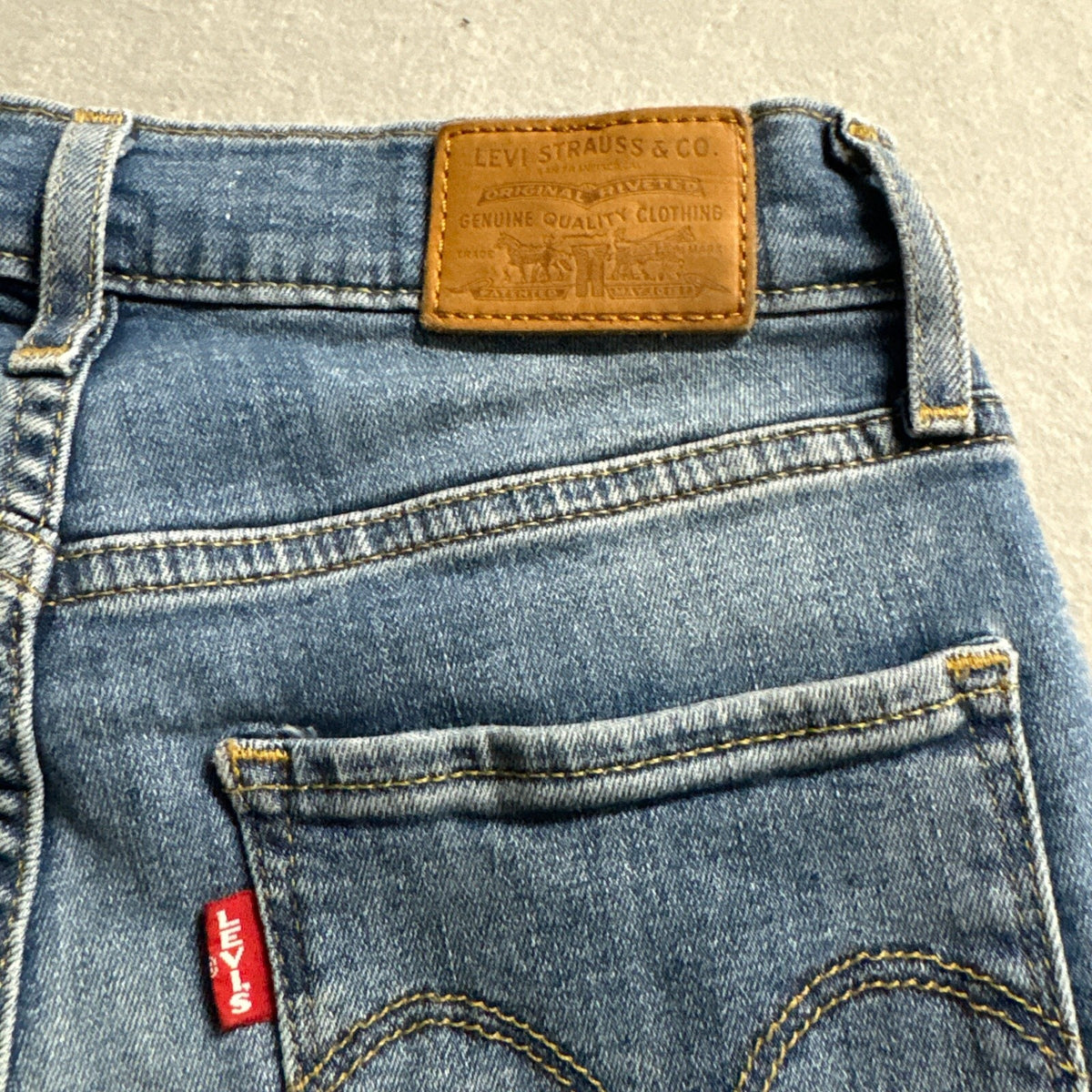 Levi's Premium 724 High Rise Straight Jeans Womens 24 Distressed Raw Cut Hem