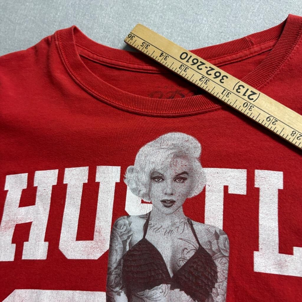 Hustle 23 Marilyn Monroe Tattoo Long Sleeve Shirt Mens Large Red Graphic Tee