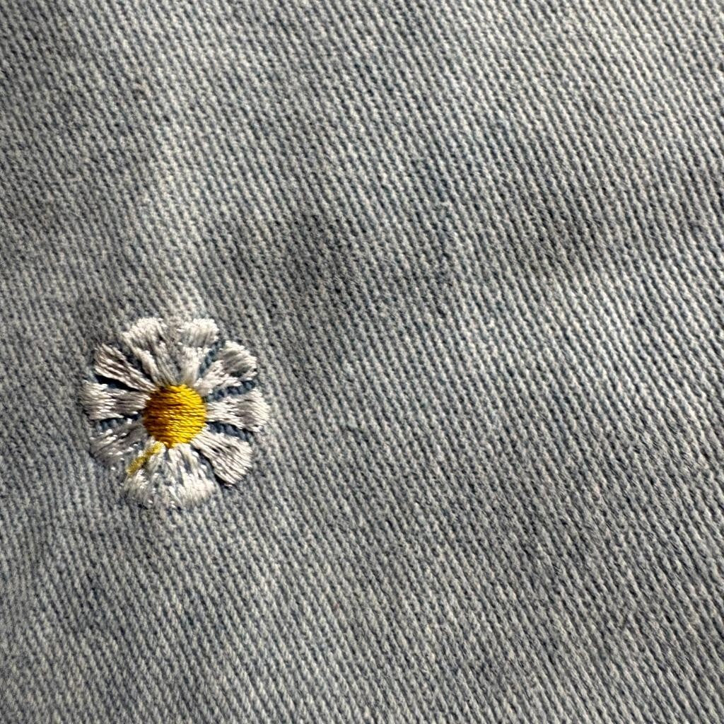 Soho Blue Girls Daisy Embroidered Wide Leg Cargo Jeans Light Wash Size 10