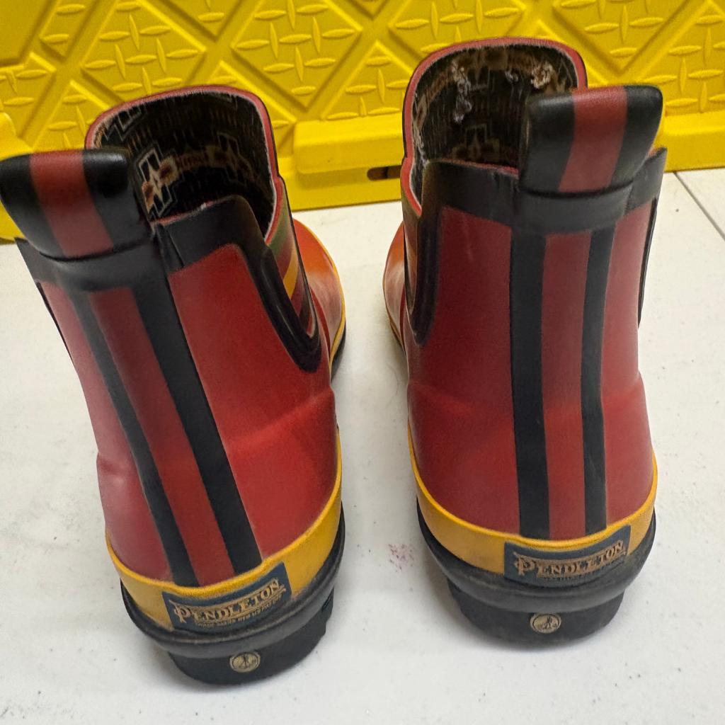 Pendleton Mount Rainier National Park Rain Boots Womens Size 10 Red Yellow
