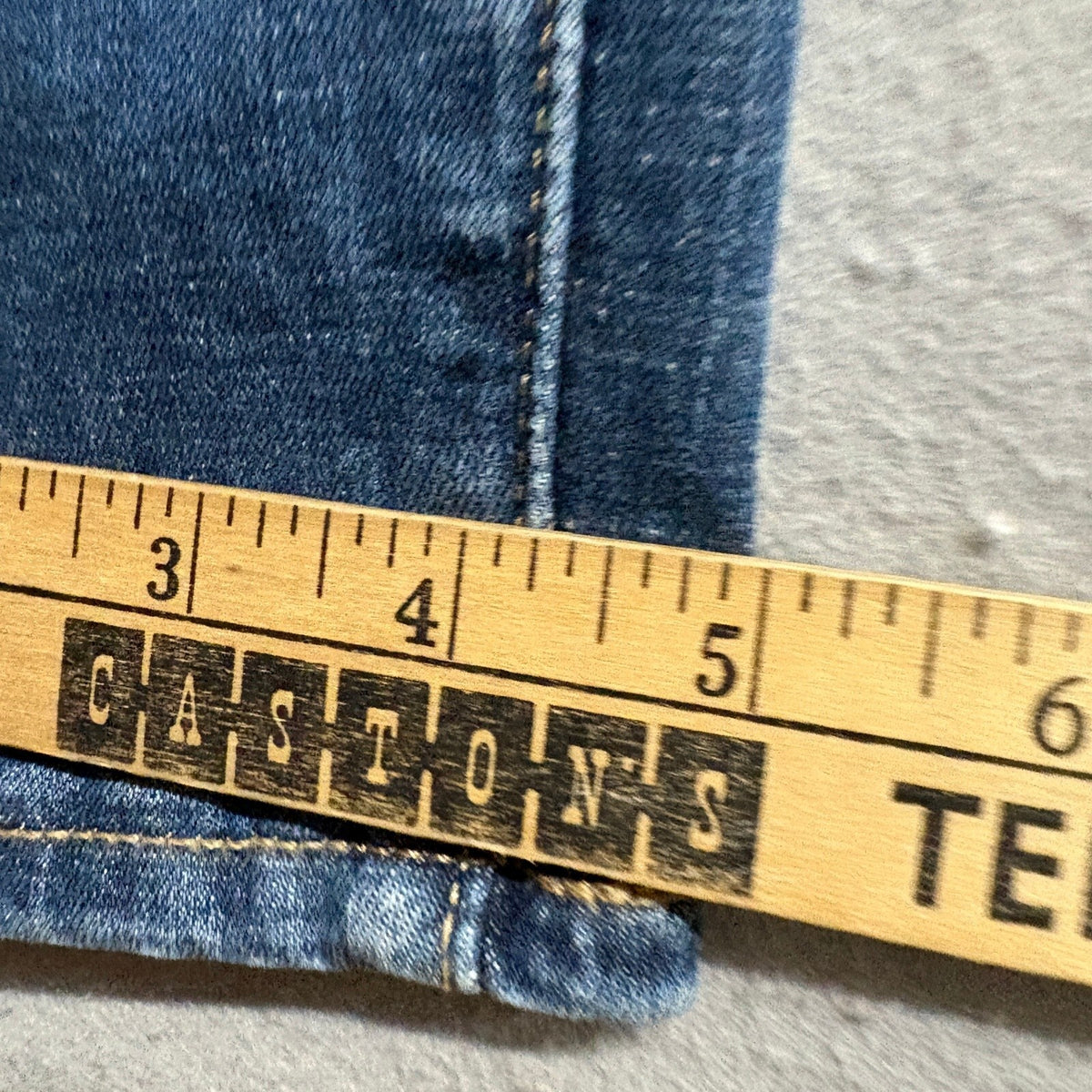 Levis 711 Skinny Jeans Womens Size 28 Medium Wash Stretch Denim Blue Pants