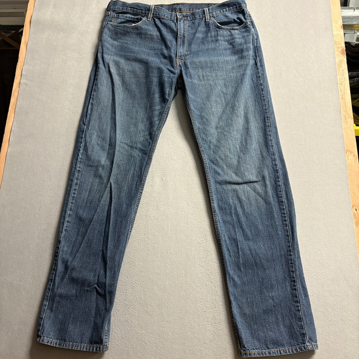 Levis 559 Relaxed Straight Jeans Mens W42 L38 Medium Wash Blue Denim Pants