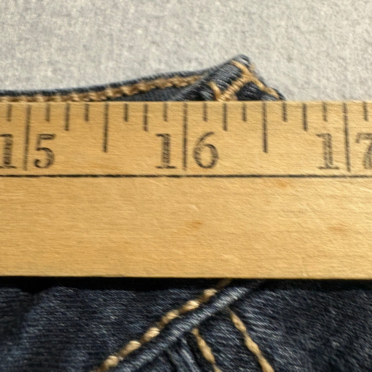 Aura from Women at Wrangler Jeans Size 16 Straight Leg Dark Wash Stretch Blue
