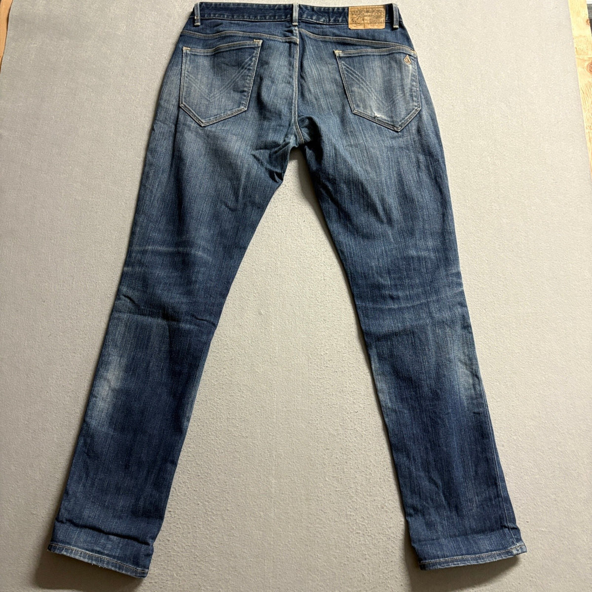 Volcom Riser Tapered Fit Jeans Mens Size 33 Blue Denim Skate Stretch Pants