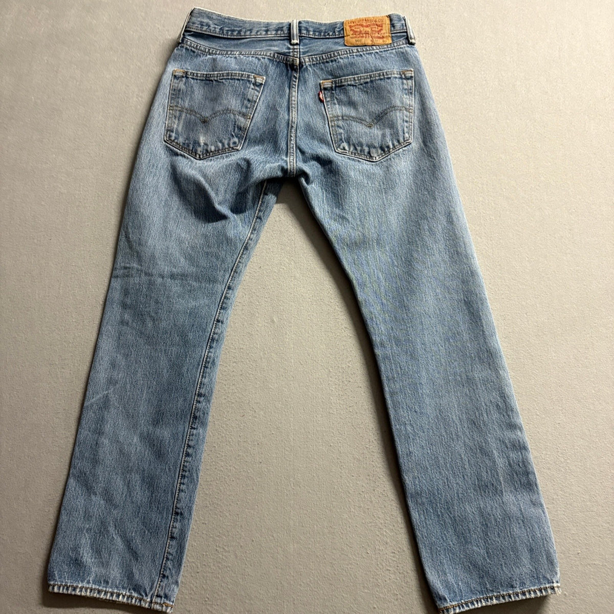 Levis 501 Original Fit Jeans Mens 31x30 Light Wash Button Fly Denim Blue
