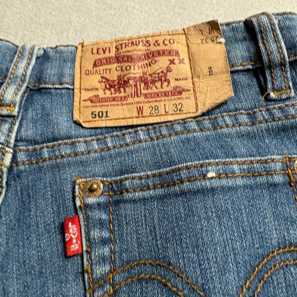 Levi's 501 Women's Blue Denim Jeans W28 L32 Straight Leg 100% Cotton Made in USA