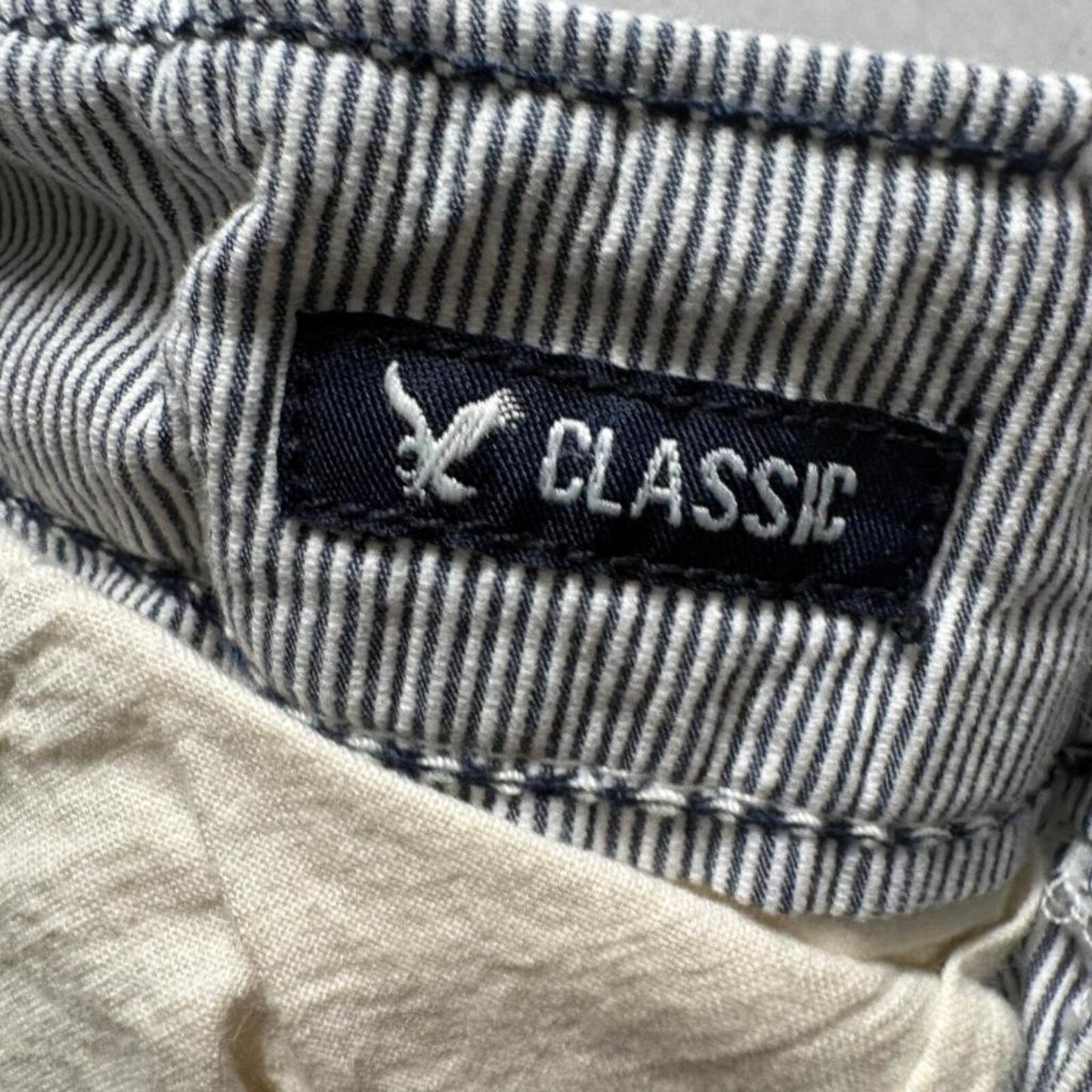 American Eagle Classic Shorts Mens 32 Blue White Seersucker Striped Cotton Chino