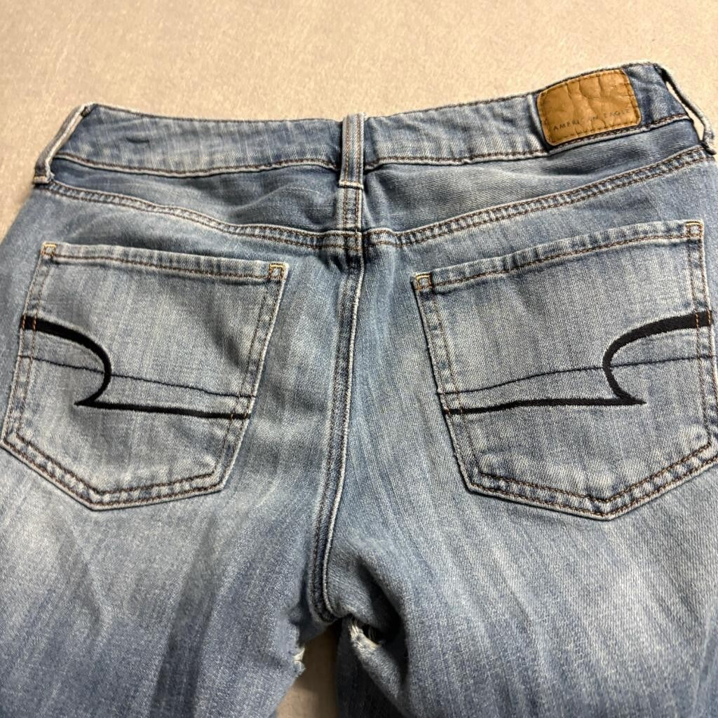 American Eagle Jeans Womens 4 Short Blue Denim Straight Leg Mid Rise Stretch