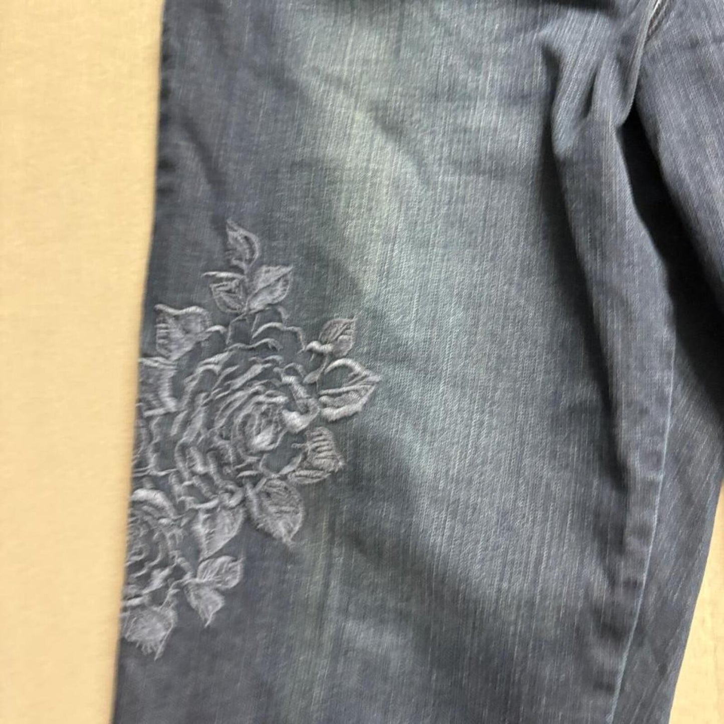 Gloria Vanderbilt Amanda Jeans Womens 18 Blue Denim Floral Embroidered Straight