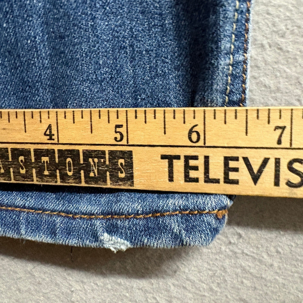 Dollhouse Mid Rise Capri Jeans Womens Size 13 Blue Distressed Button Fly Denim