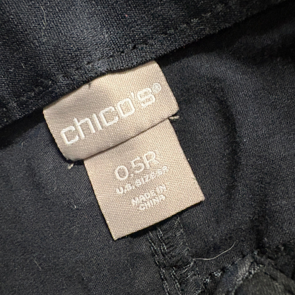Chicos Jeans Womens 0.5R Black Gray Leopard Print Slim Leg Stretch Denim Pants