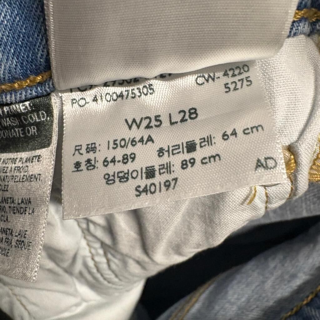 Levis 501 Original Crop Jeans Womens 25 Light Wash Blue Denim Frayed Hem
