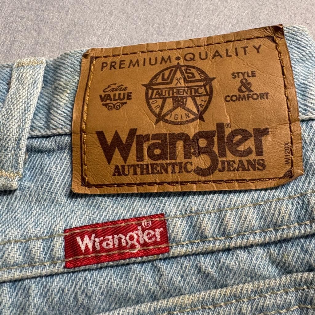 Vintage Wrangler Authentics Jeans Mens 36x32 Made in USA Light Wash Denim