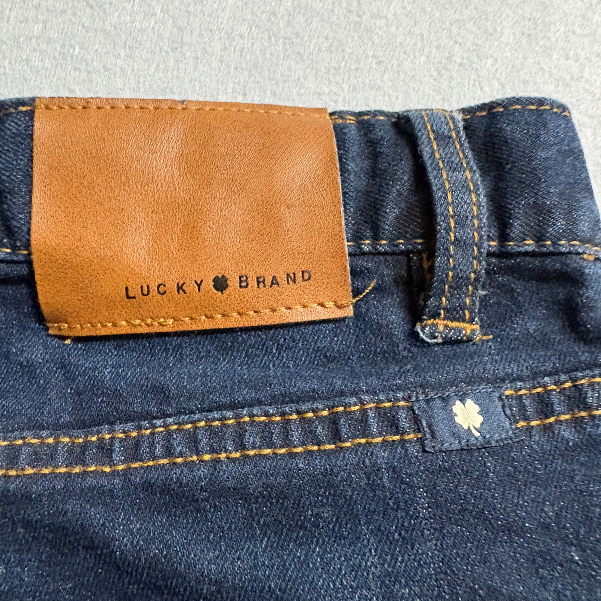 Lucky Brand Jeans Mens Size 20 Dark Wash Stretch Denim Straight Leg Blue