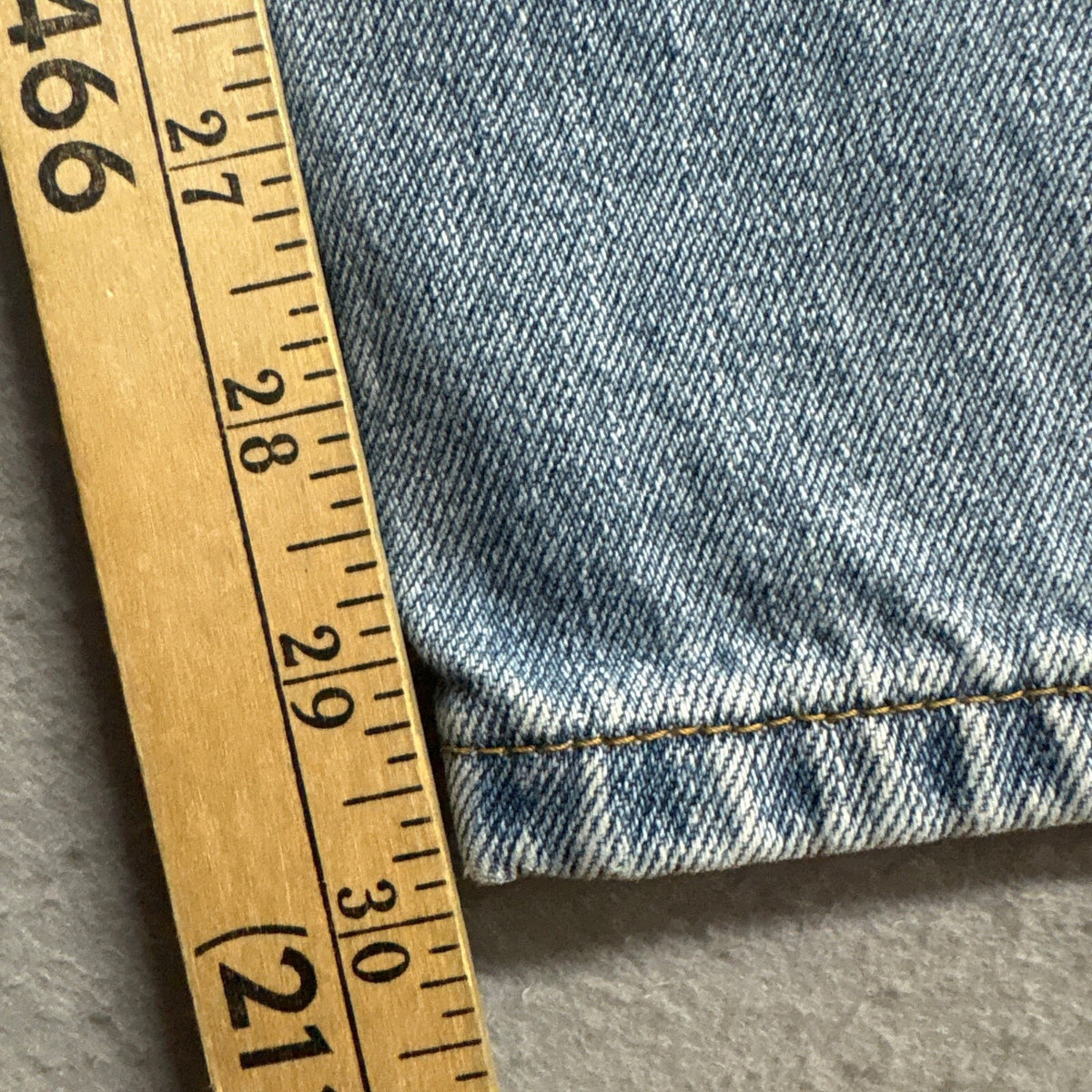 Levi's 550 Relaxed Fit Jeans Mens 33x32 Blue Light Wash Tapered Denim Pants