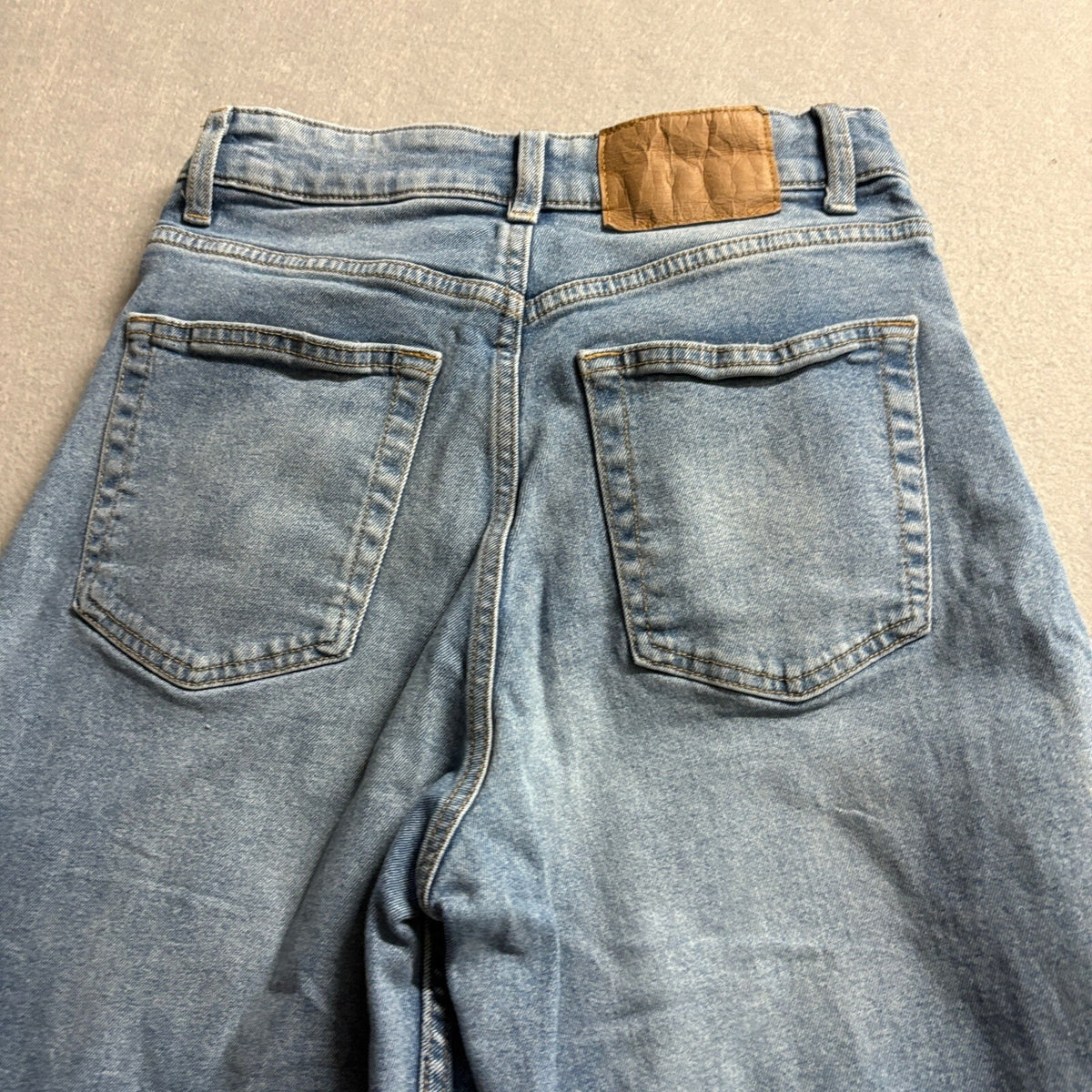 H&M Divided Mom Jeans Womens Size 6 Blue Denim High Rise Tapered Leg Stretch