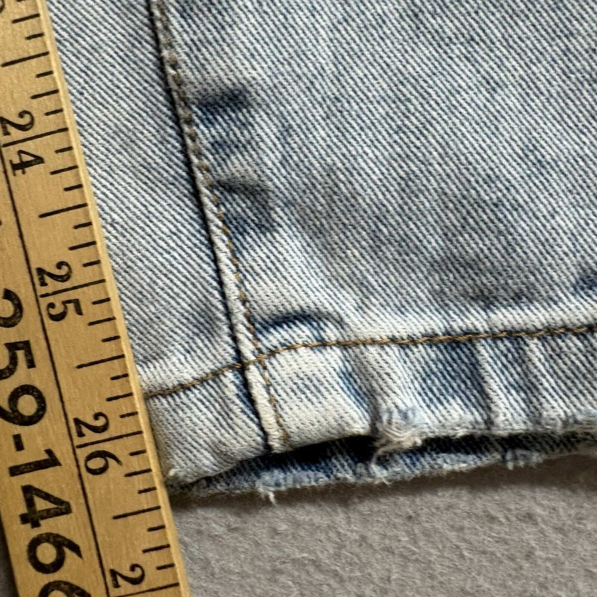 Missguided Riot High Rise Mom Jeans Womens US 2 Distressed Ripped Light Wash