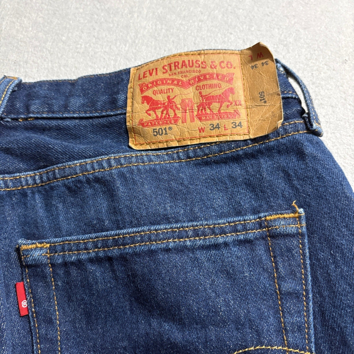 Levis 501 Button Fly Jeans Mens 34x34 Dark Wash Denim Straight Leg Blue