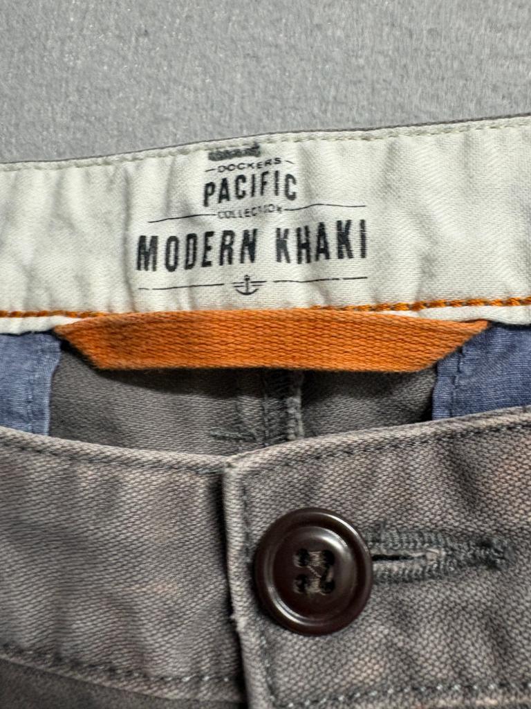 Dockers Pacific Collection Modern Khaki Pants Mens 31x32 Gray 100% Cotton Chino
