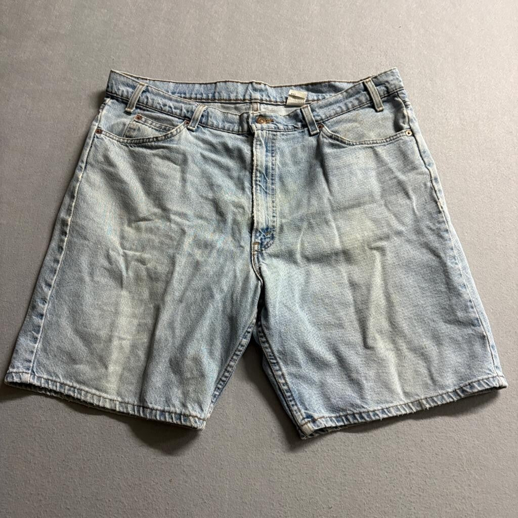 Vintage Levis 550 Denim Shorts Mens 40 Blue Light Wash Relaxed Fit Made in USA