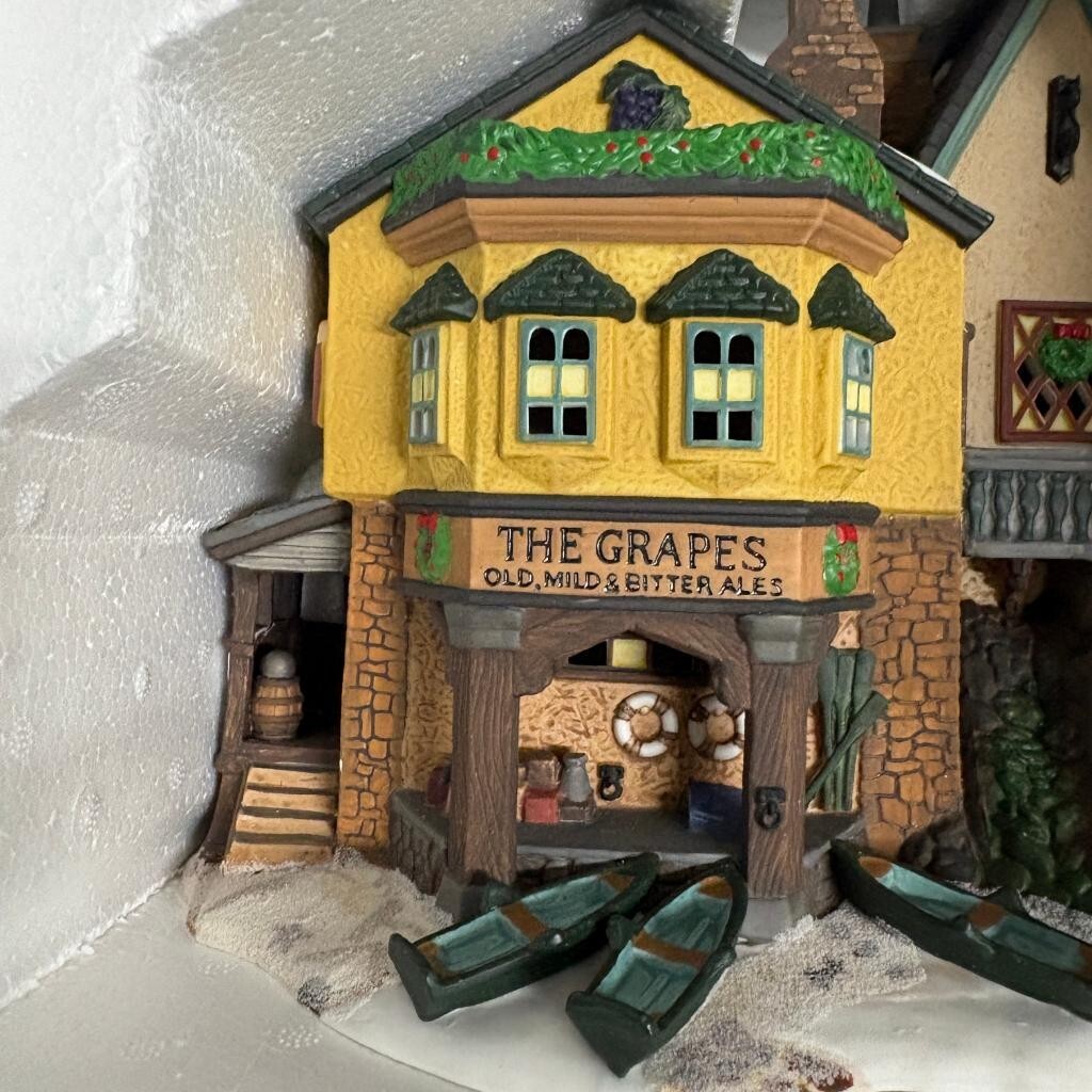 Department 56 Dickens Village The Grapes Inn 5th Edition 1996 Christmas 57534