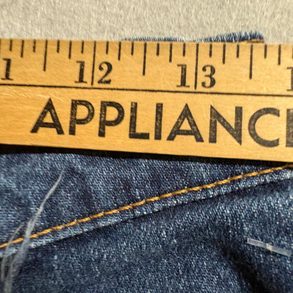 Vintage Levis 550 Womens Jeans Size 6 M Pet Relaxed Fit Tapered Leg Made in USA