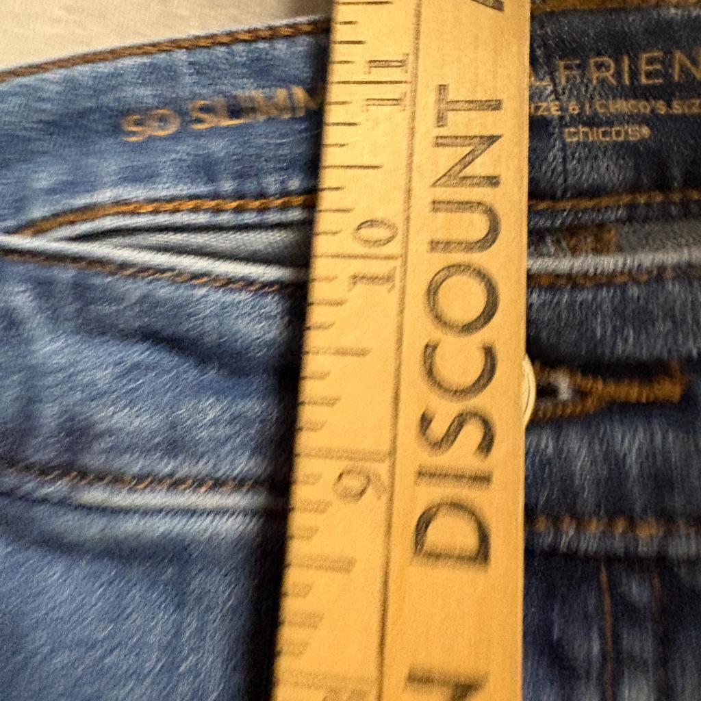 Chicos So Slimming Girlfriend Slim Leg Crop Jeans Embroidered Size 0.5 US 6 Blue