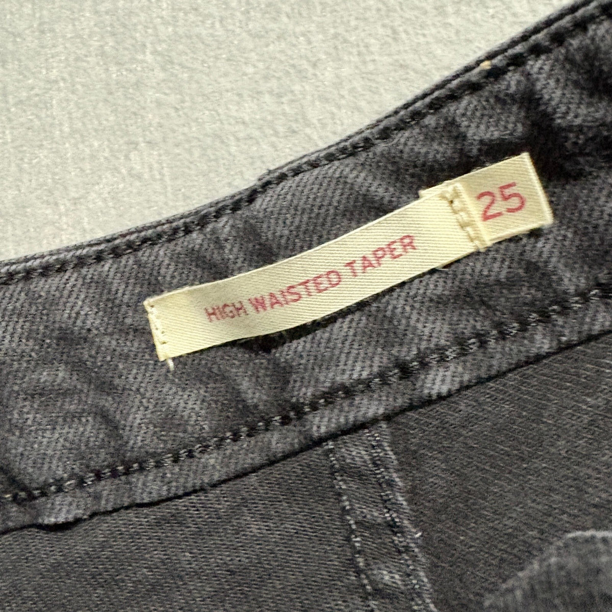 Levis High Waisted Taper Jeans Womens Size 25 W25 L29 Black Pleated Denim