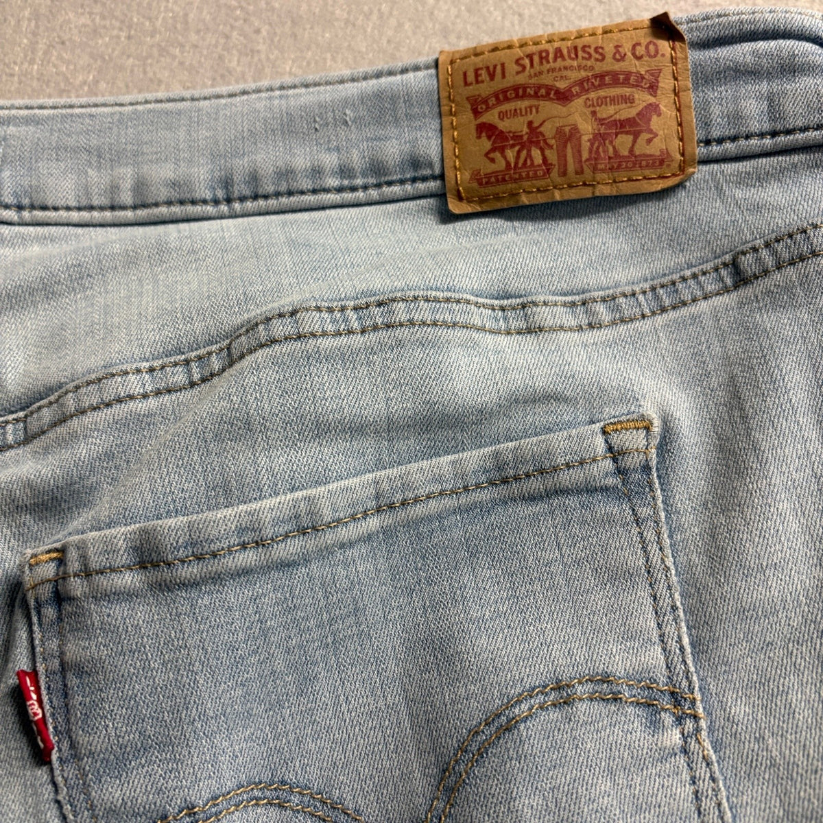 Levis 311 Shaping Skinny Capri Jeans Womens 18W Light Wash Denim Stretch Crop