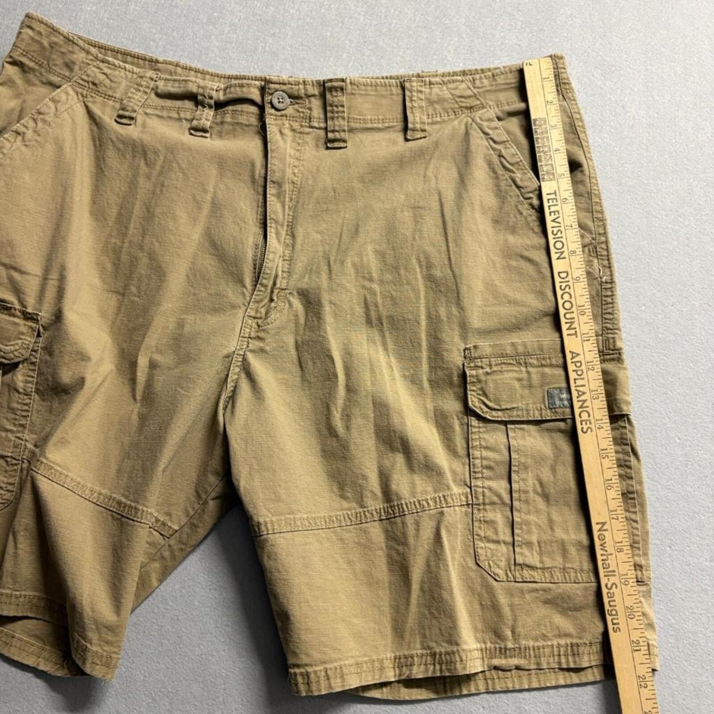 Wrangler Cargo Shorts Mens 44 Brown Cotton Blend Relaxed Fit Casual Outdoor