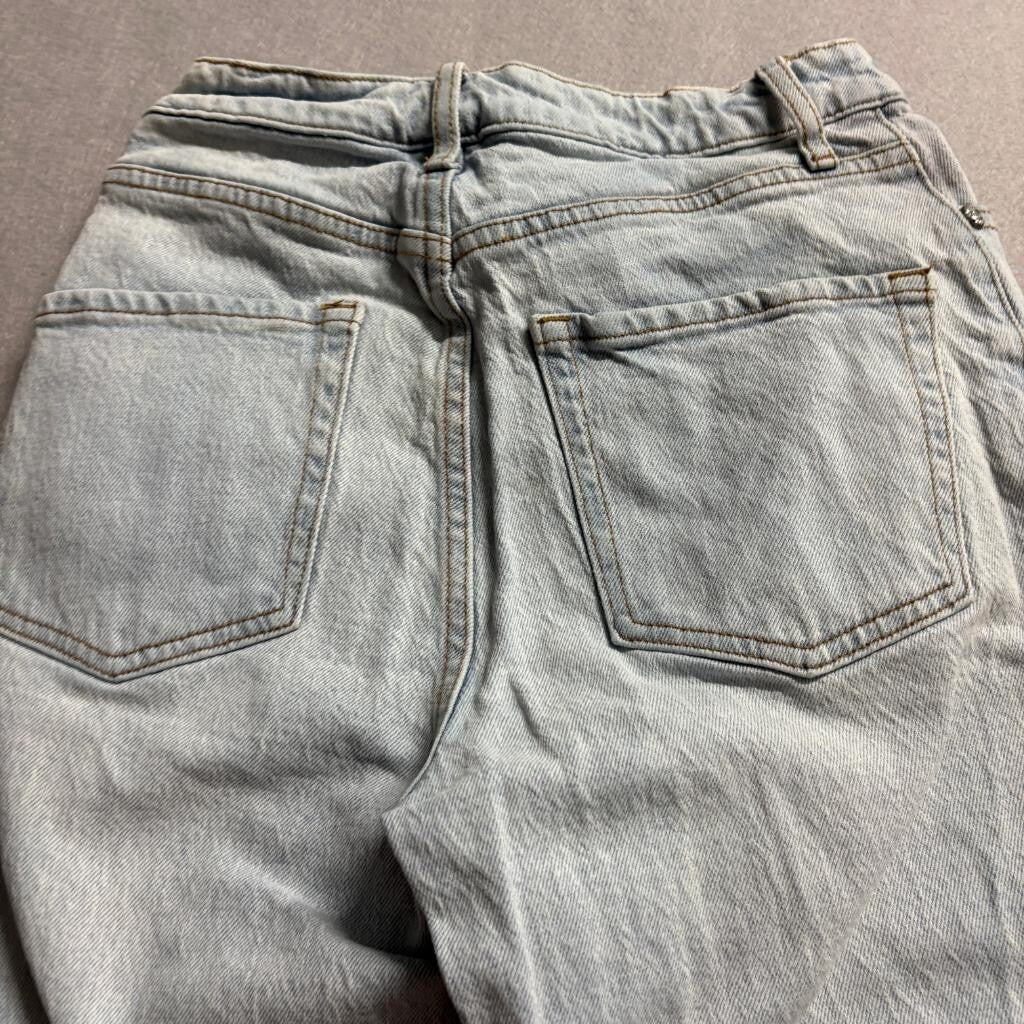 Disney Encanto Mirabel Graphic Jeans Womens Size 1 Light Wash Denim Skinny