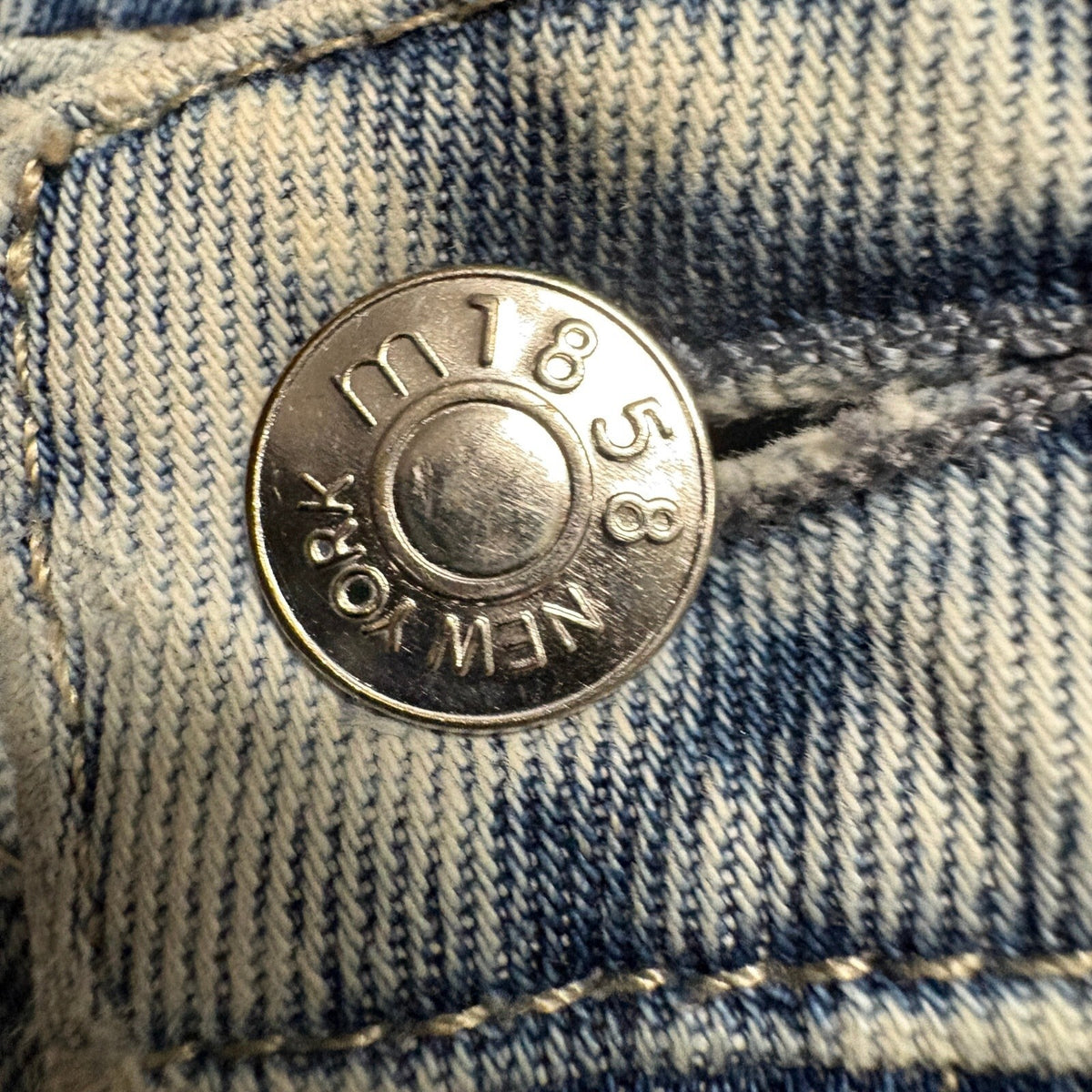 m1858 New York Jasper Relaxed Distressed Jeans Womens 26 Light Wash Denim