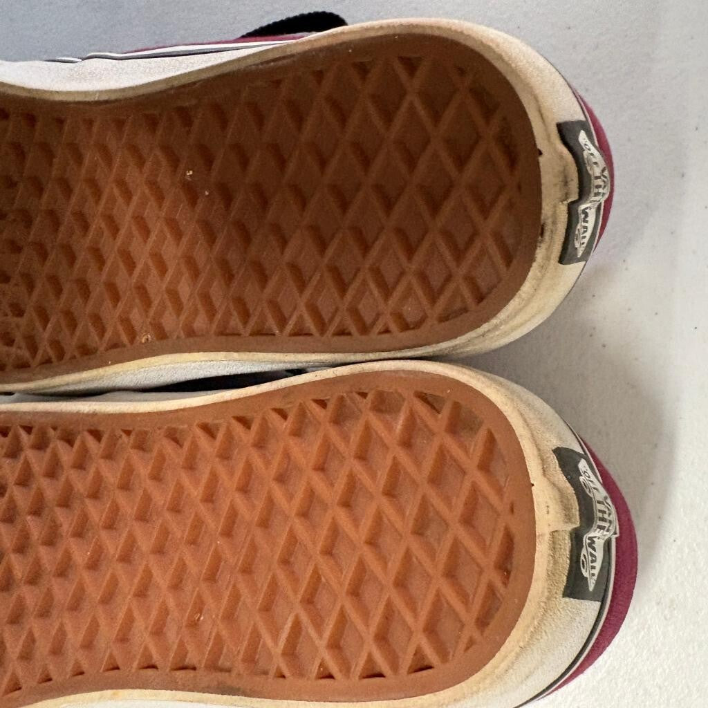 Vans Atwood Burgundy Maroon Canvas Mens Size 10 Low Top Skate Shoes Black Laces