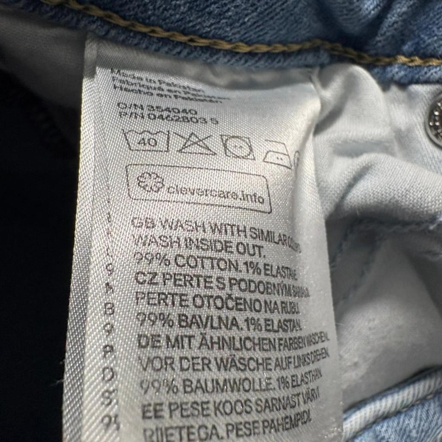 H&M Divided Patchwork Jeans Womens Size 6 Blue Distressed Raw Hem Crop Straight