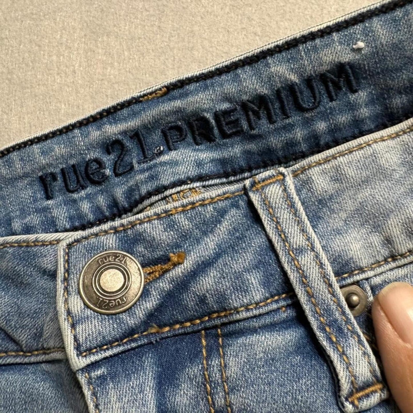 Rue21 Premium Relaxed Fit Jeans Womens 30x30 Blue Distressed Patchwork Denim