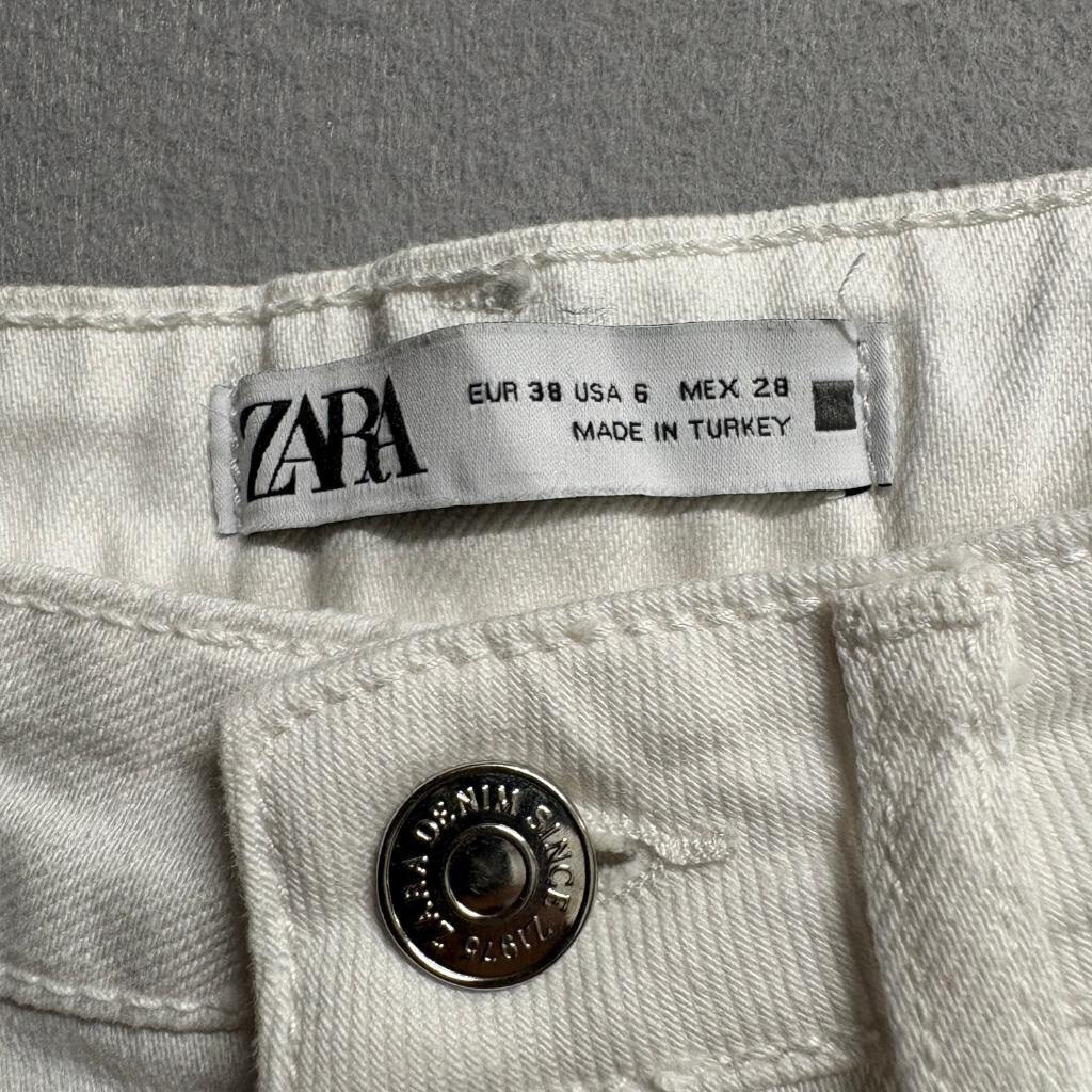 Zara Slim Flare Jeans Womens Size 6 White Denim Raw Hem High Rise Stretch