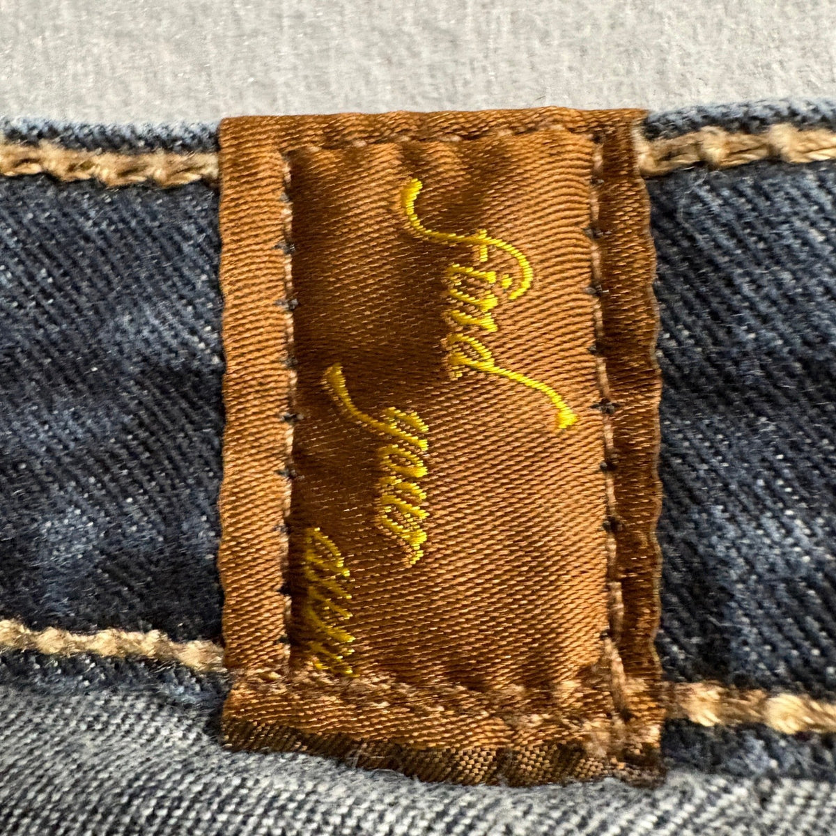 Aura from Women at Wrangler Jeans Size 16 Straight Leg Dark Wash Stretch Blue