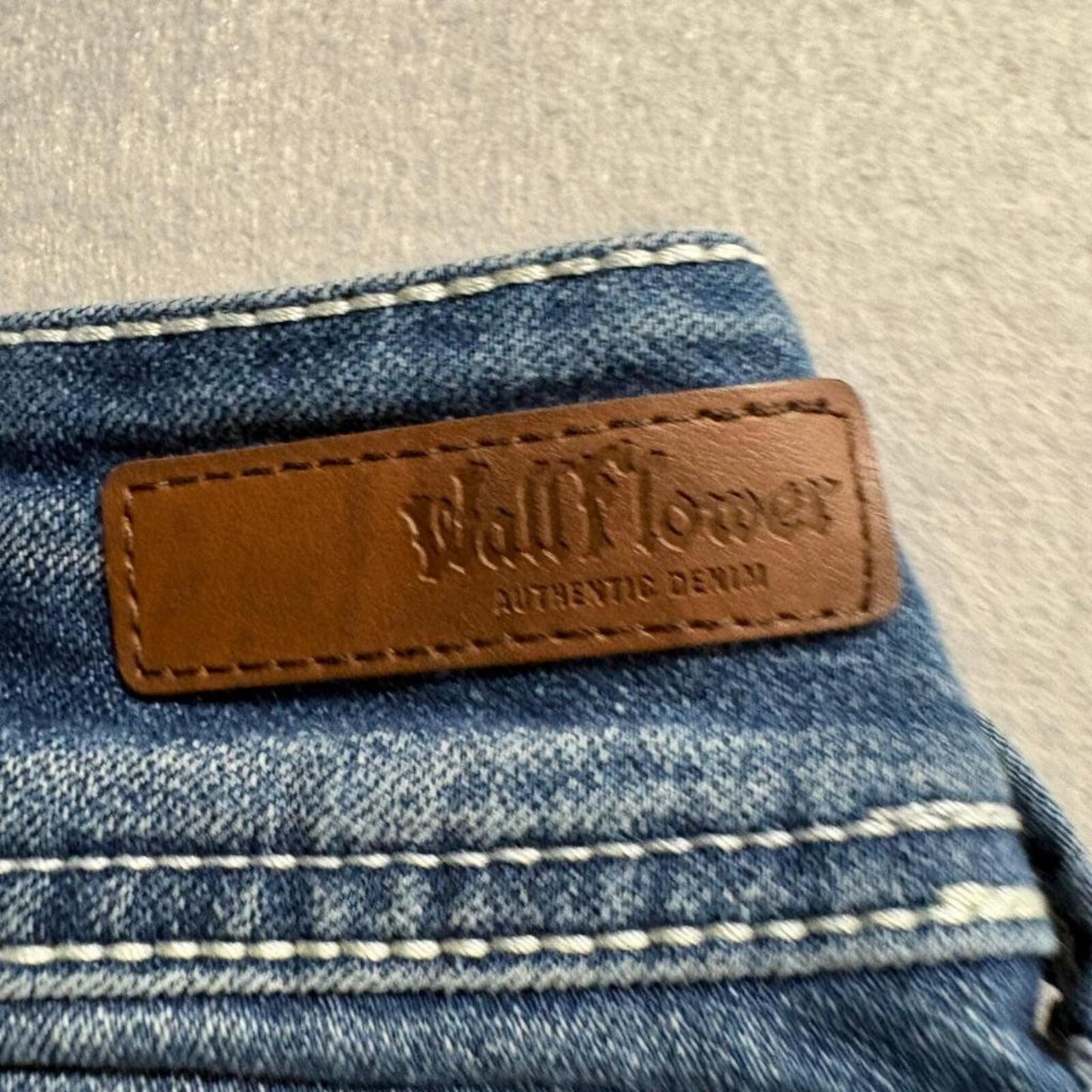 WallFlower Jeans Womens Size 0 Blue Denim Bootcut Thick Stitch Stretch Low Rise