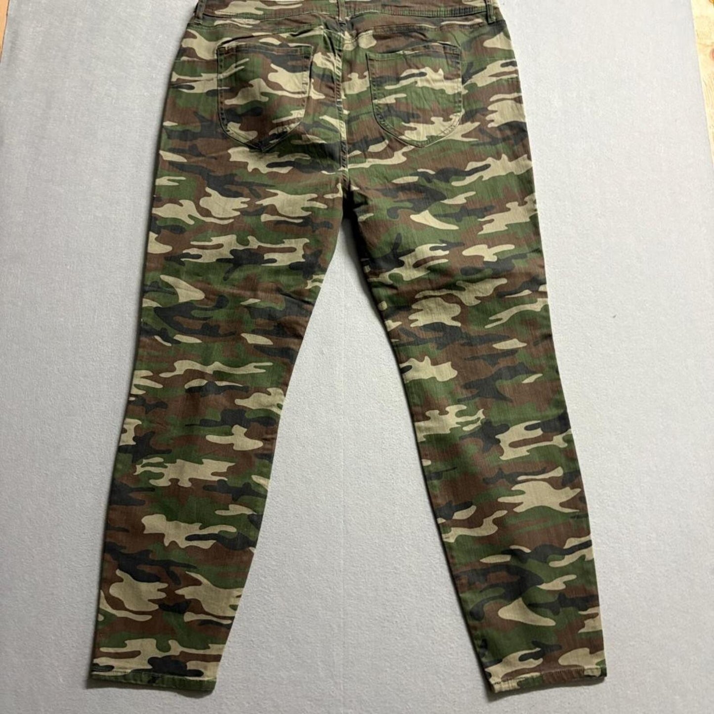 Forever 21 Plus Camouflage Skinny Jeans Womens 3X Green Camo Stretch Pants
