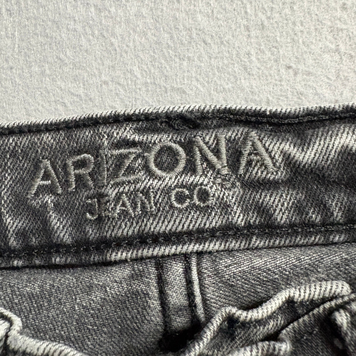 Arizona Jean Co Highest Rise Vintage Straight Jeans Womens Size 3 Gray Studded